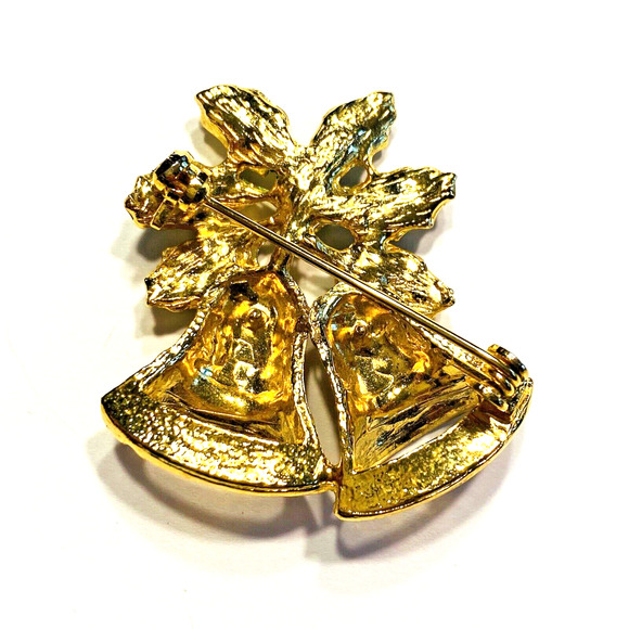 Vintage Christmas Brooch Goldtone Bells Motif Festive Holiday Pin Green Holly - Picture 3 of 6